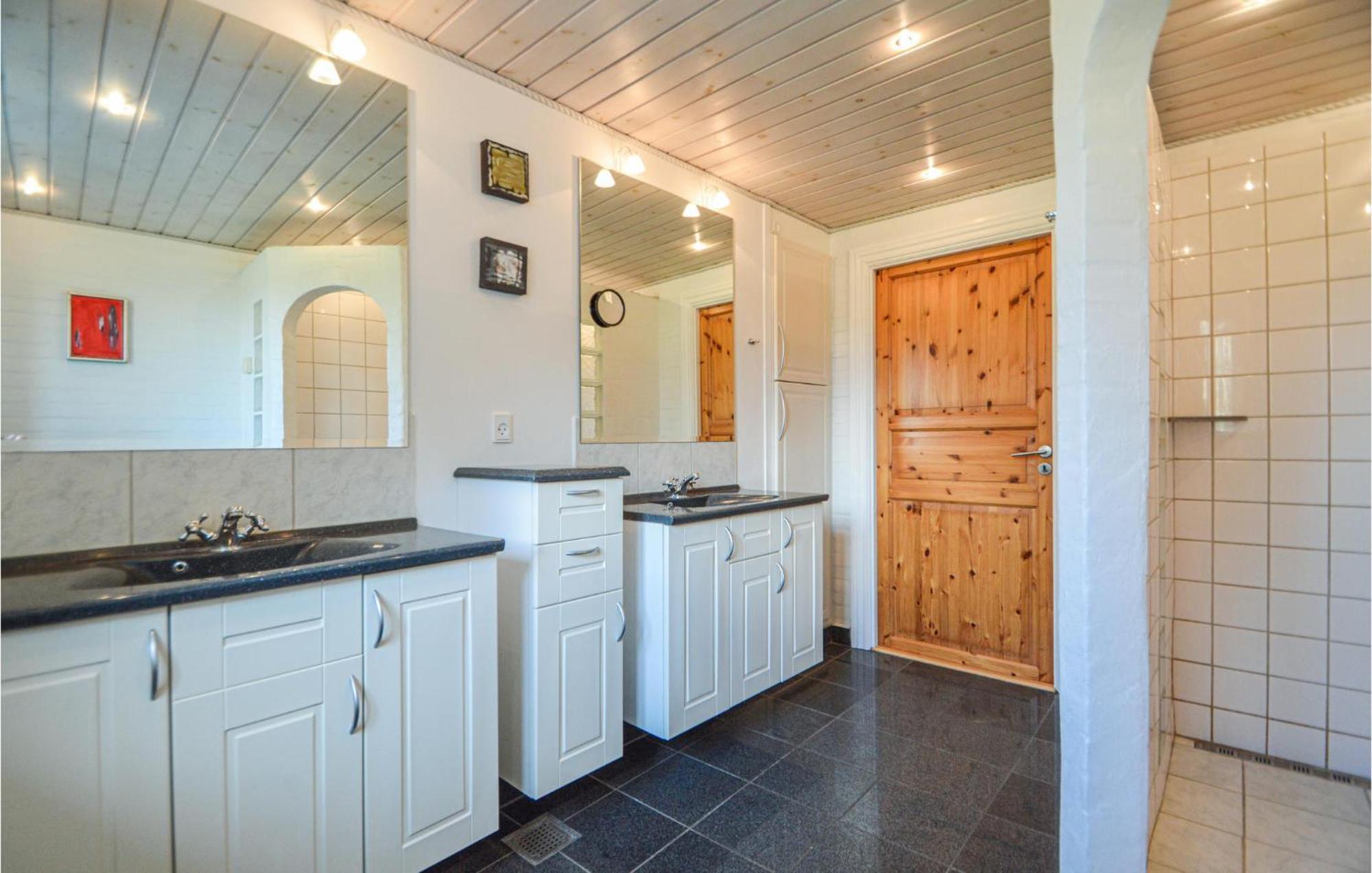 Awesome Home In Bredebro With Kitchen Ballum Kültér fotó