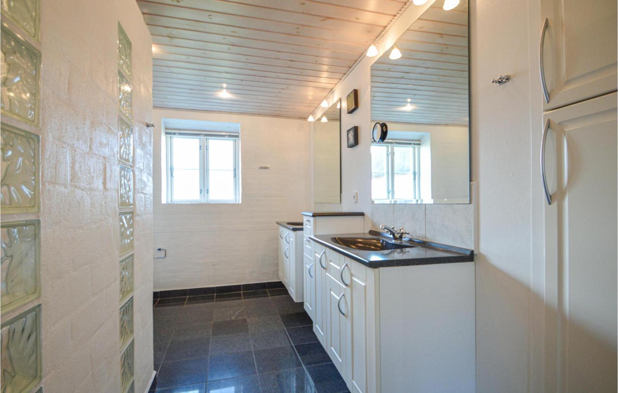 Awesome Home In Bredebro With Kitchen Ballum Kültér fotó