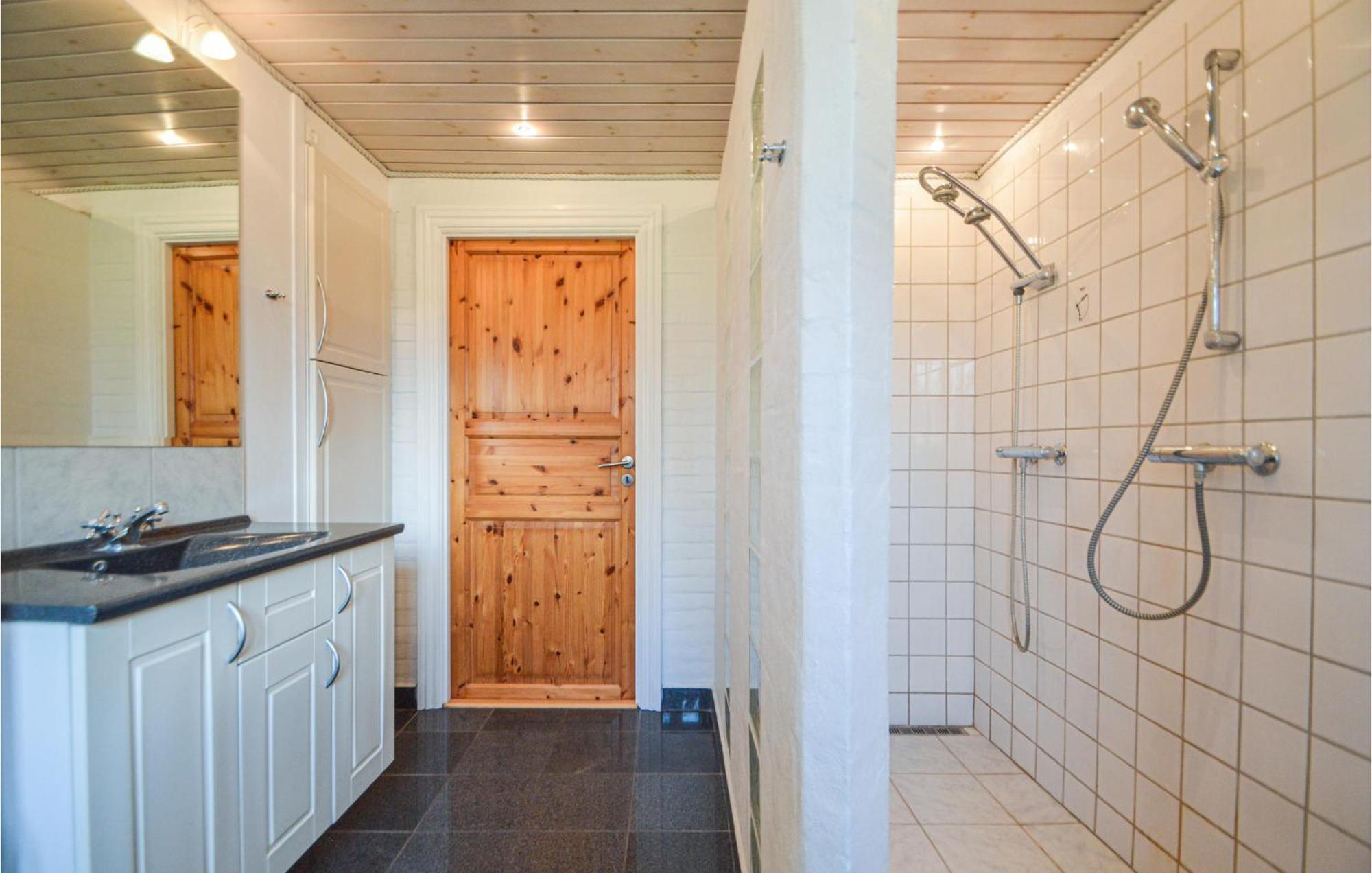 Awesome Home In Bredebro With Kitchen Ballum Kültér fotó